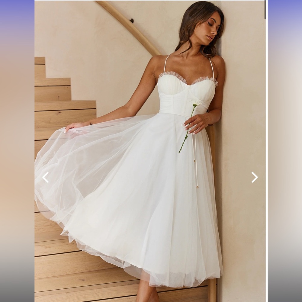 SMITTEN SWEETHEART NECKLINE CHIFFON MIDI DRESS WHITE